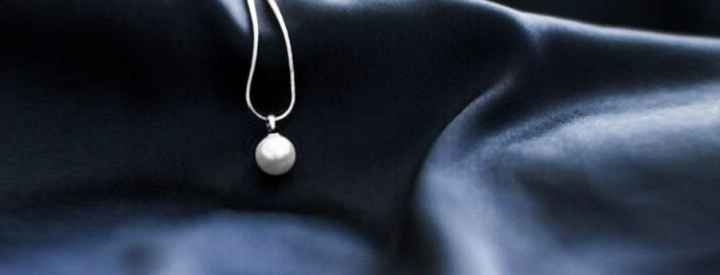 Selecting the perfect pearl gift for your loved ones.